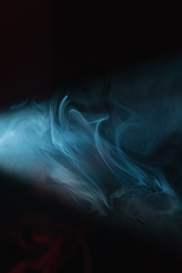 Cloud of smoke ,bluish, inddors, representing smells/odours